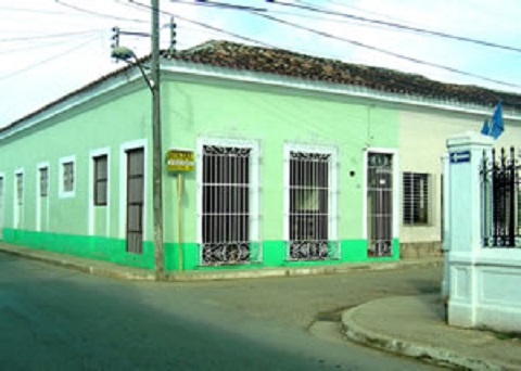 'House front' is what you can see in this casa particular picture. Casas particulares are an alternative to hotels in Cuba. Check our website cuba-particular.com often for new casas.